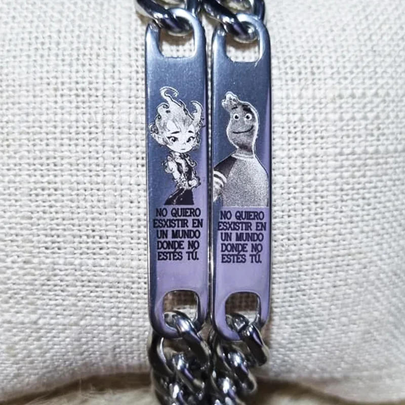 Pareja de esclavas plateadas personalizadas con personajes y texto