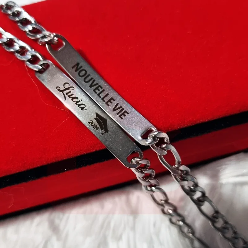 Pareja de esclavas plateadas personalizadas con nombre y frase